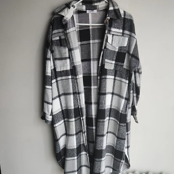 Stylish Black and White Plaid Shaket - Picture 1 of 5